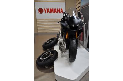 YAMAHA YZF-R6 RACE
