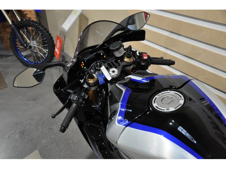 YAMAHA YZF 1000 R1 M