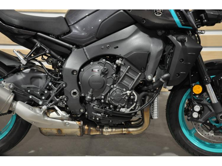YAMAHA MT-10