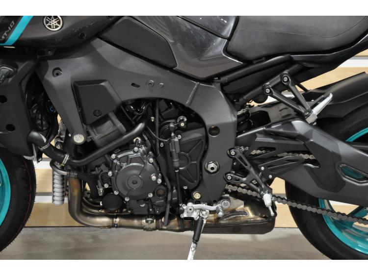 YAMAHA MT-10