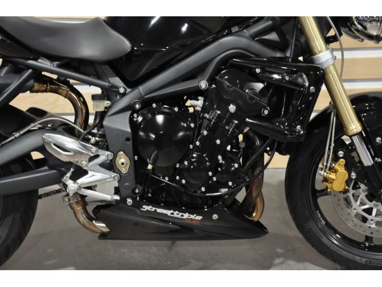 TRIUMPH STREET TRIPLE 675