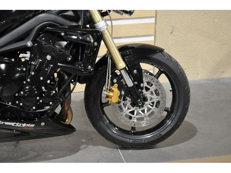 TRIUMPH STREET TRIPLE 675