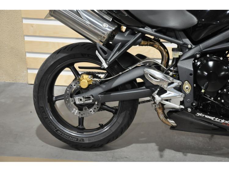 TRIUMPH STREET TRIPLE 675