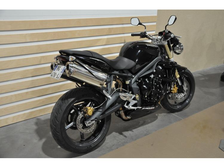 TRIUMPH STREET TRIPLE 675