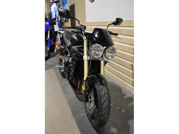 TRIUMPH STREET TRIPLE 675