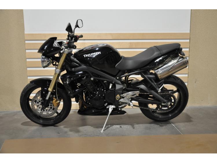 TRIUMPH STREET TRIPLE 675
