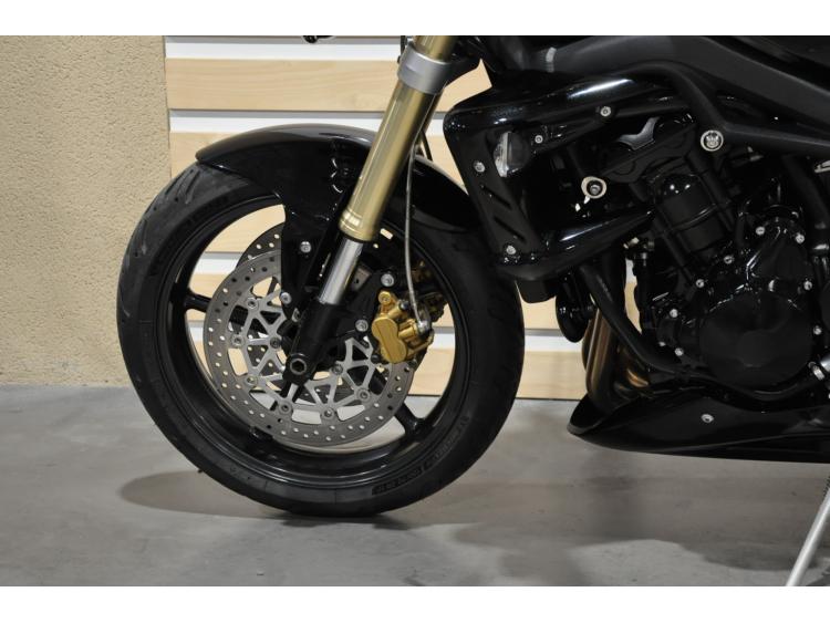 TRIUMPH STREET TRIPLE 675