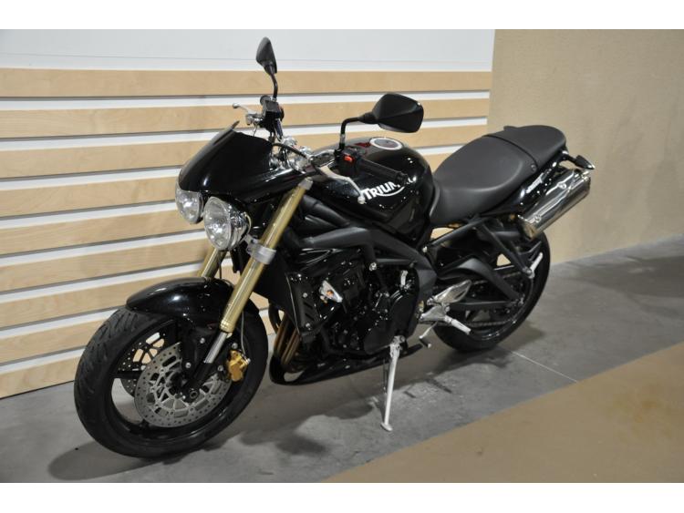 TRIUMPH STREET TRIPLE 675