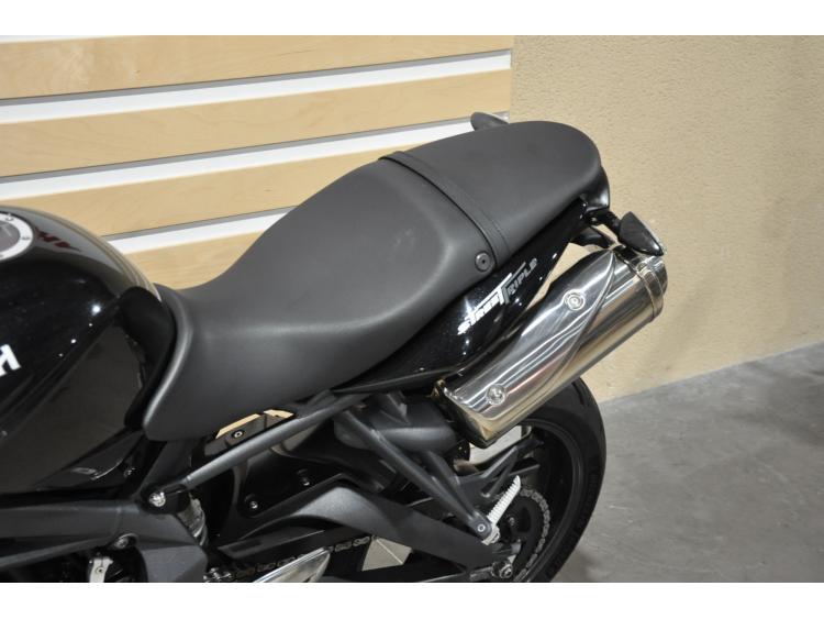TRIUMPH STREET TRIPLE 675
