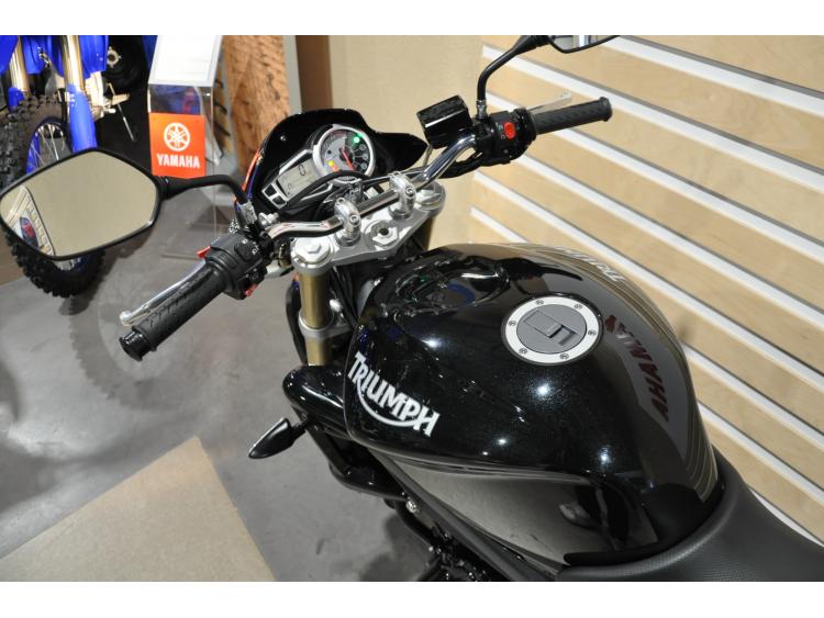 TRIUMPH STREET TRIPLE 675