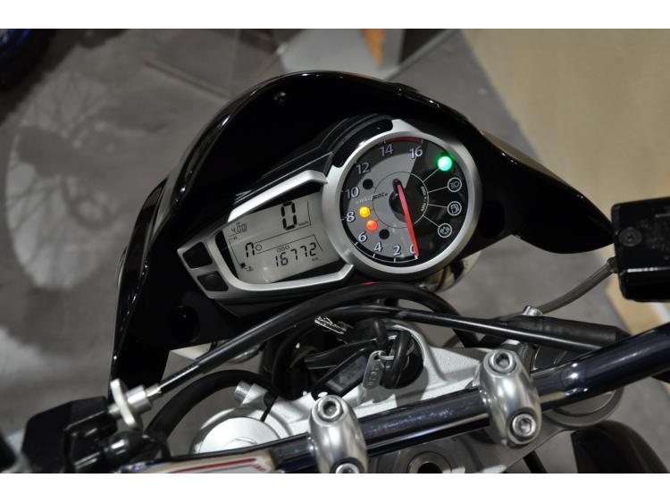 TRIUMPH STREET TRIPLE 675