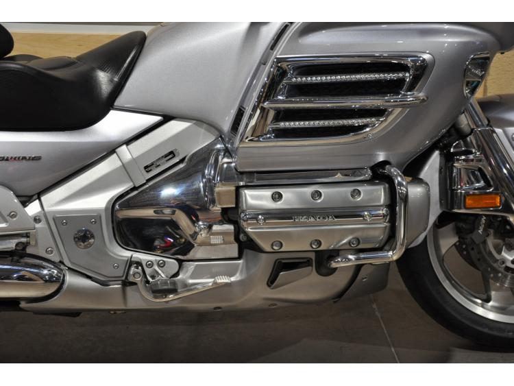 HONDA GL1800 GOLDWING