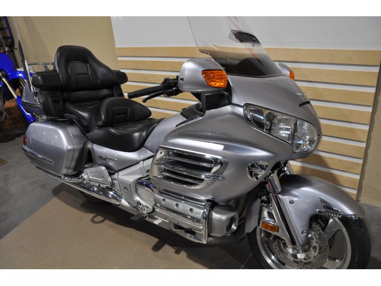 HONDA GL1800 GOLDWING