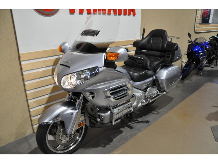 HONDA GL1800 GOLDWING