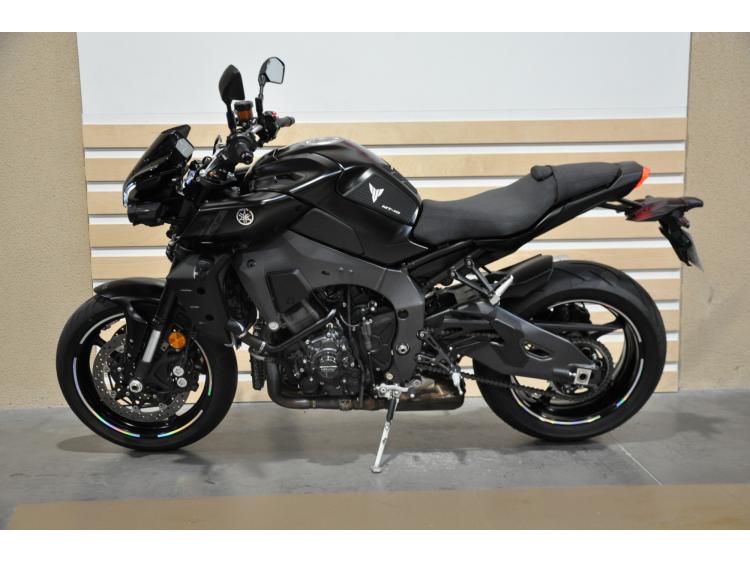 YAMAHA MT-10