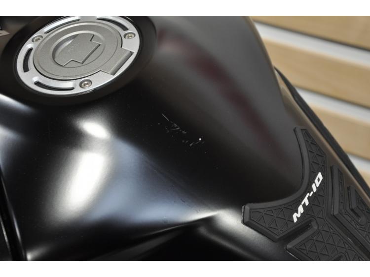 YAMAHA MT-10