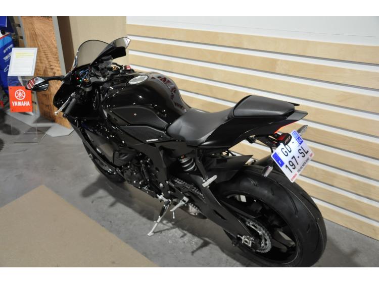 YAMAHA YZF 1000 R1